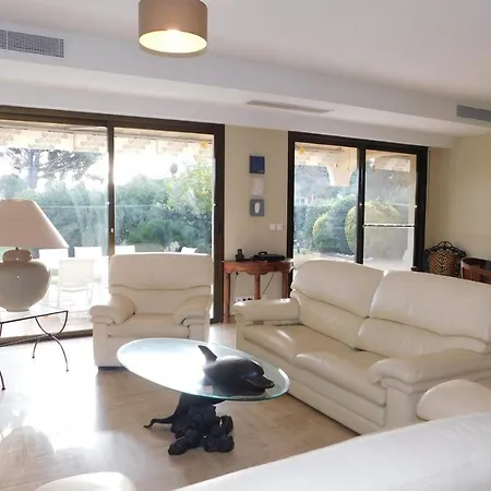 Air-conditioned 4-room 