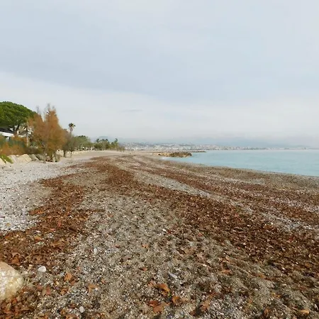 Air-conditioned 4-room 