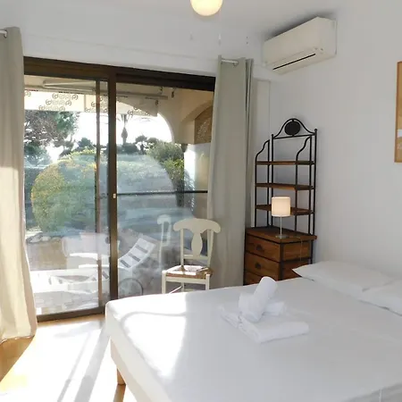 Air-conditioned 4-room 