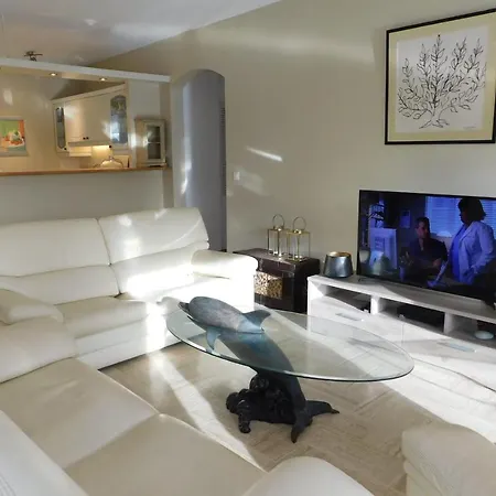 Air-conditioned 4-room 