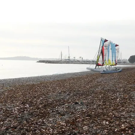 Air-conditioned 4-room 