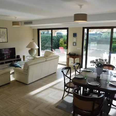 Air-conditioned 4-room 