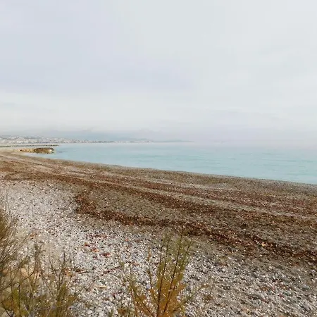 Air-conditioned 4-room 