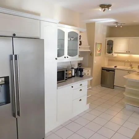 Air-conditioned 4-room 