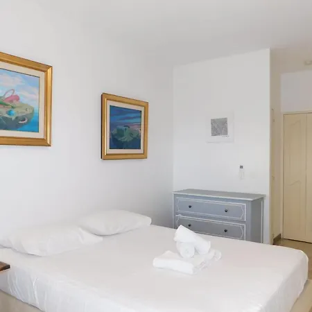 Air-conditioned 4-room 