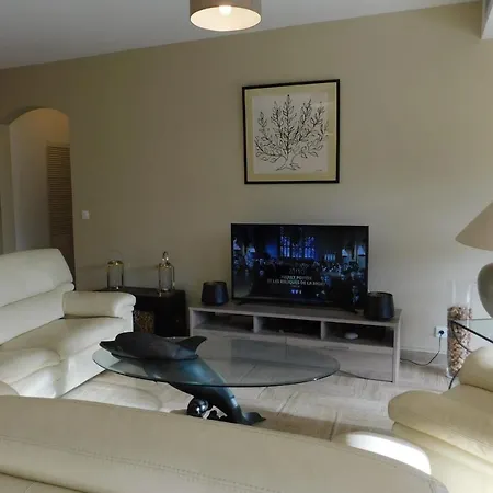 Air-conditioned 4-room 