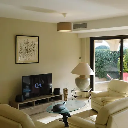 Air-conditioned 4-room 