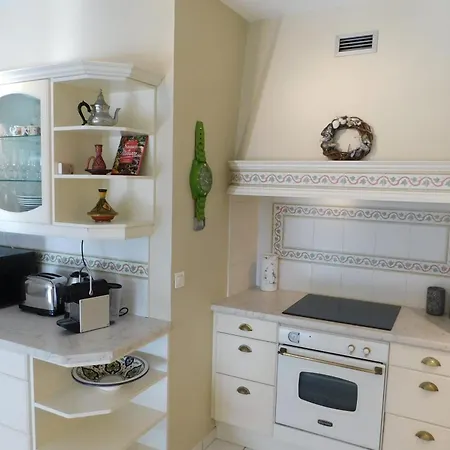 Air-conditioned 4-room 